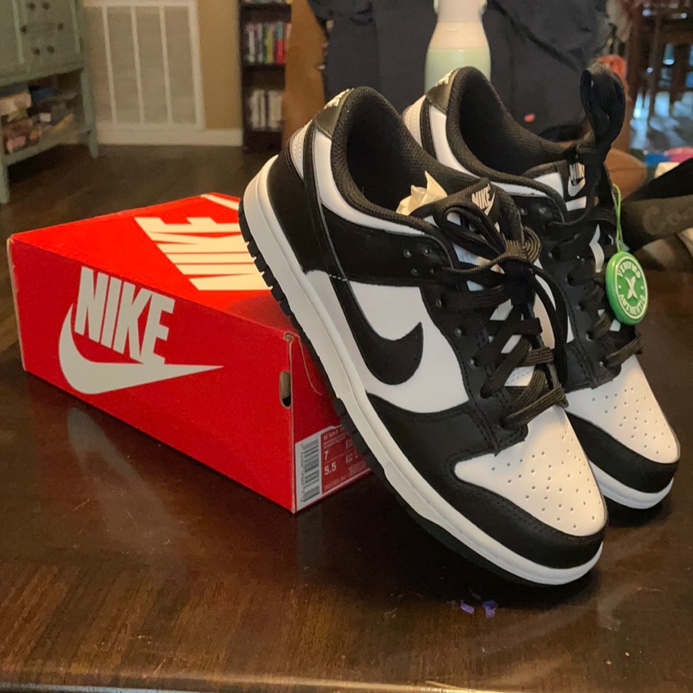 Nike dunk low (black/white) women’s size 7